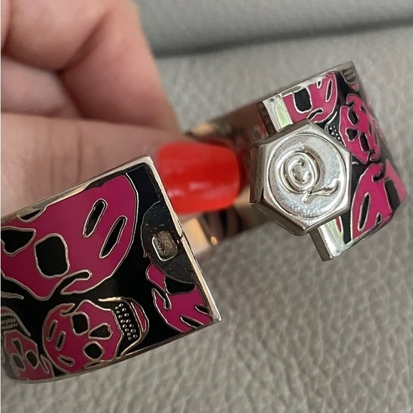 Rare Auth ALEXANDER McQUEEN Black/Pink Sliver Skull Enamel Bangle/ Bracelet - Picture 3 of 4